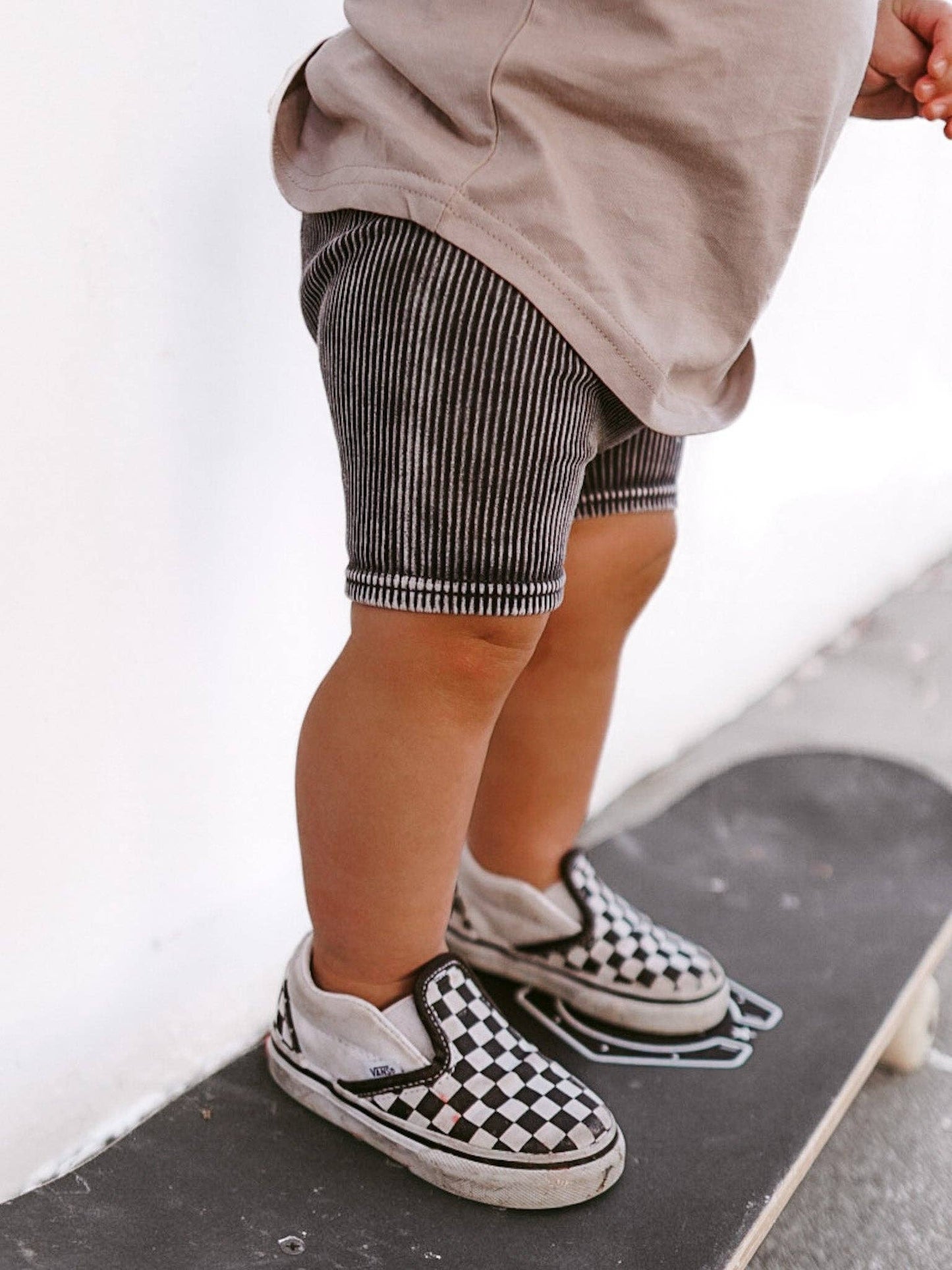 ACID WASH BIKER SHORTS - CHARCOAL: 4T
