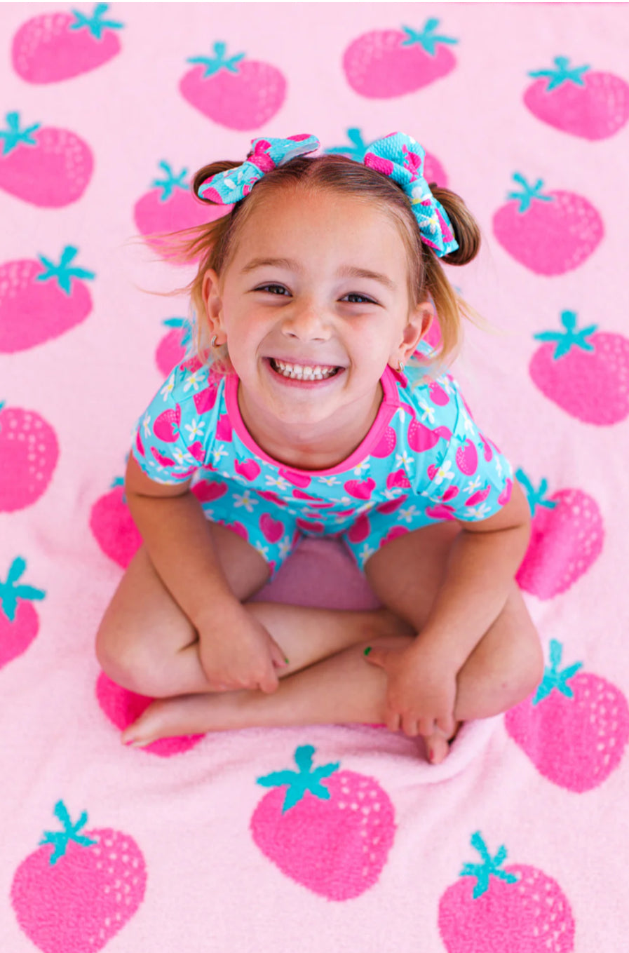 Microfiber Birdie Throw Blanket- Strawberry